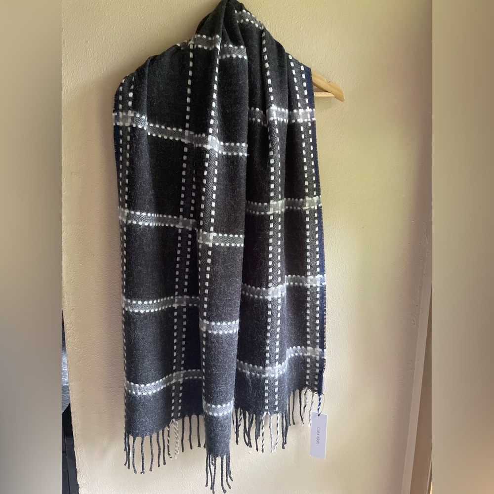 Calvin Klein Oversized Plaid Shawl/Wrap/Scarf. Charcoal Gray, White, Blue. 72x21 - Picture 13 of 16